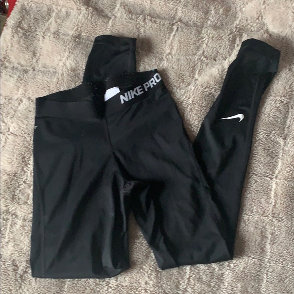 Black Nike leggings